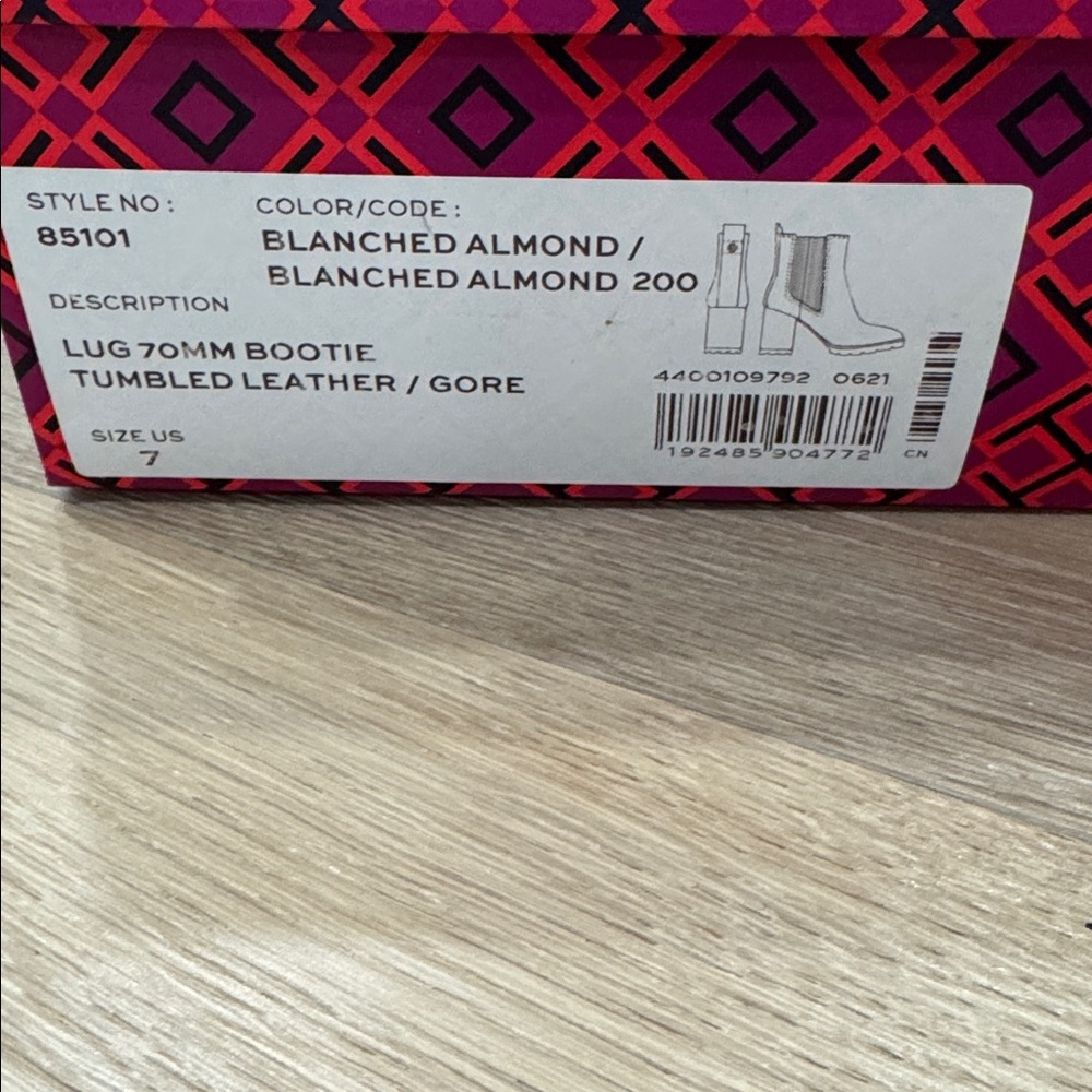 Tory Burch Chelsea lug bootie++7+Blanched Almond 70+Almond tumbled Leather - Picture 15 of 15
